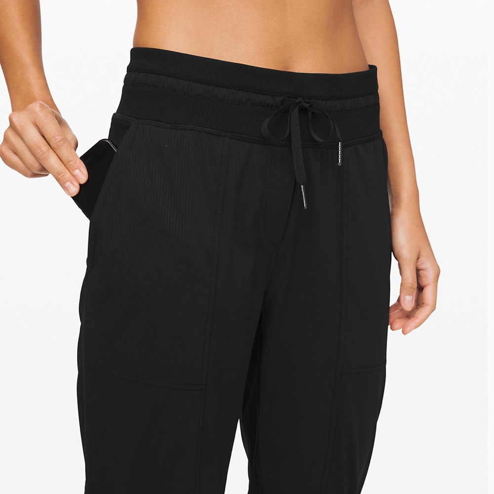 Lululemon Dance Studio Crop 
25"